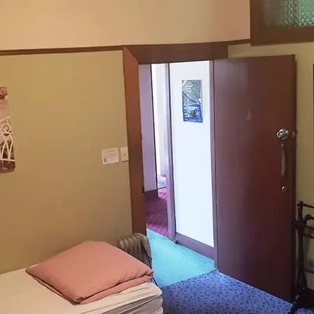 Manor House Backpackers-3